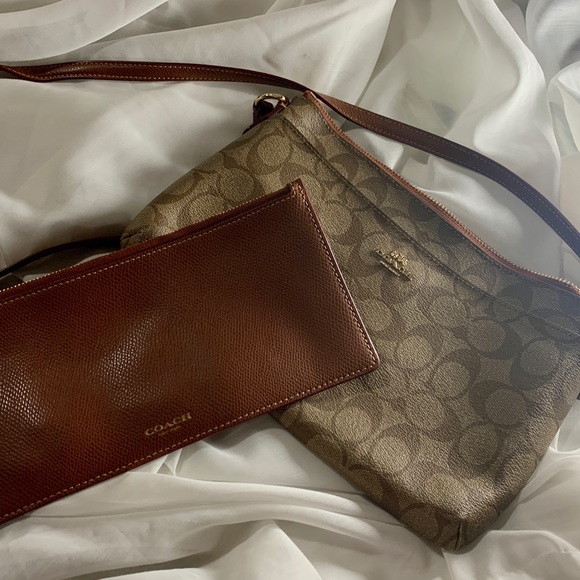 Monogram coach crossbody - Picture 8 of 10